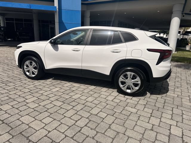 Used 2025 Chevrolet Trax LS FWD image 33