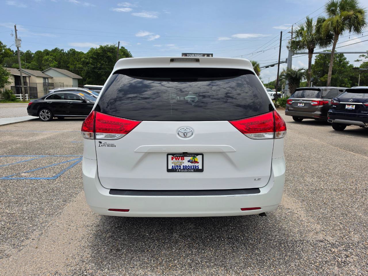 Used 2012 Toyota Sienna LE FWD image 4