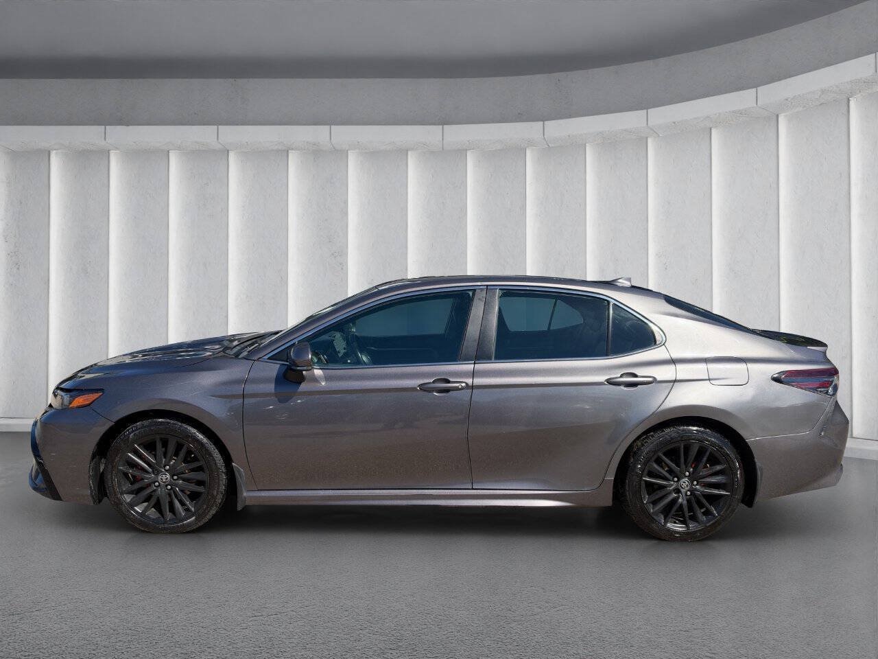 Used 2022 Toyota Camry SE w/ Cold Weather Package FWD image 2