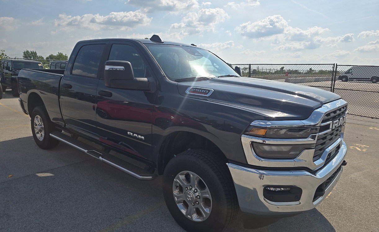 Used 2025 RAM 2500 Big Horn AWD/4WD image 2