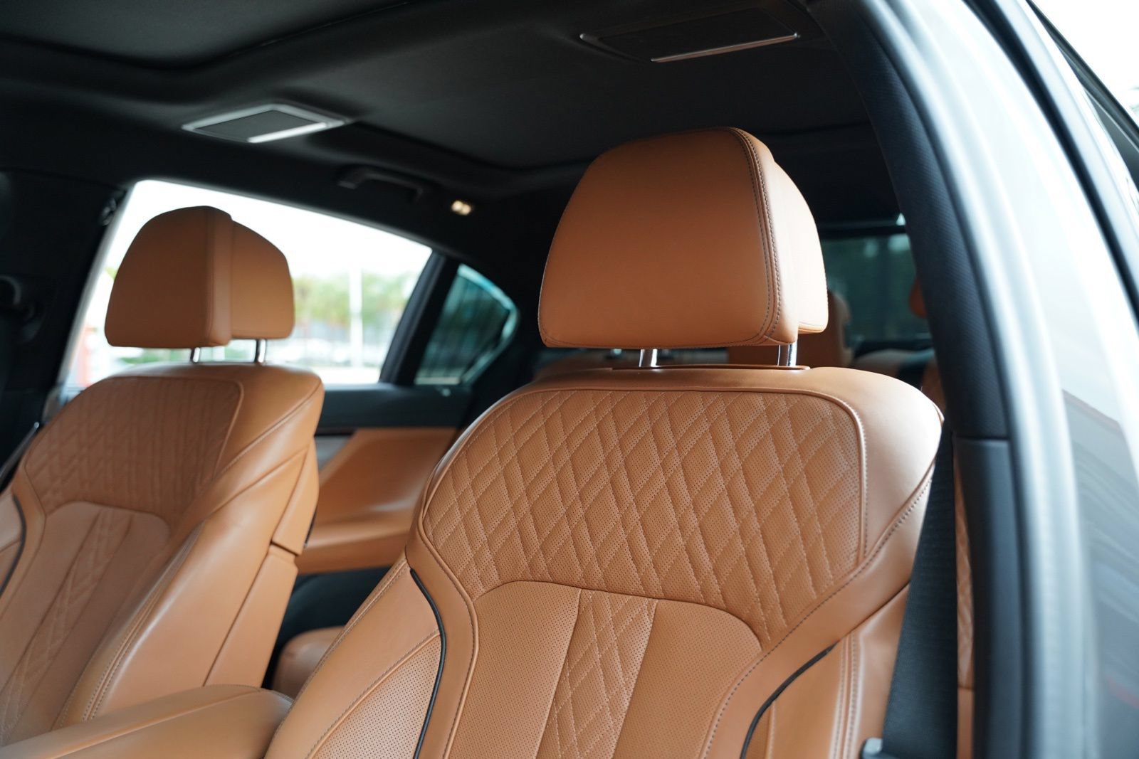 Used 2022 BMW 740i w/ M Sport Package RWD image 21