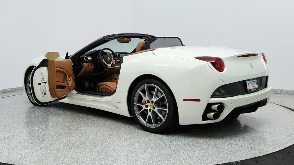 Used 2014 Ferrari California image 10
