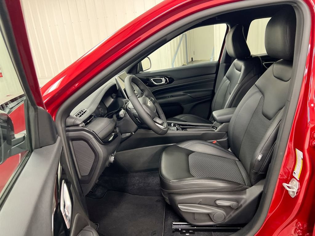 New 2026 Jeep Compass Latitude AWD/4WD image 18