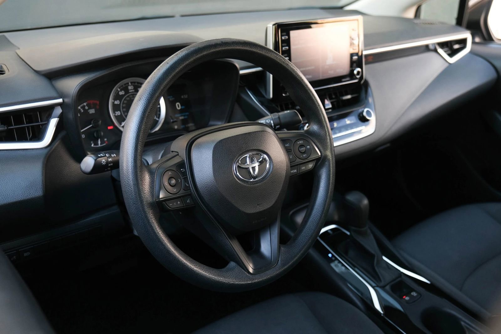 Used 2021 Toyota Corolla LE image 23