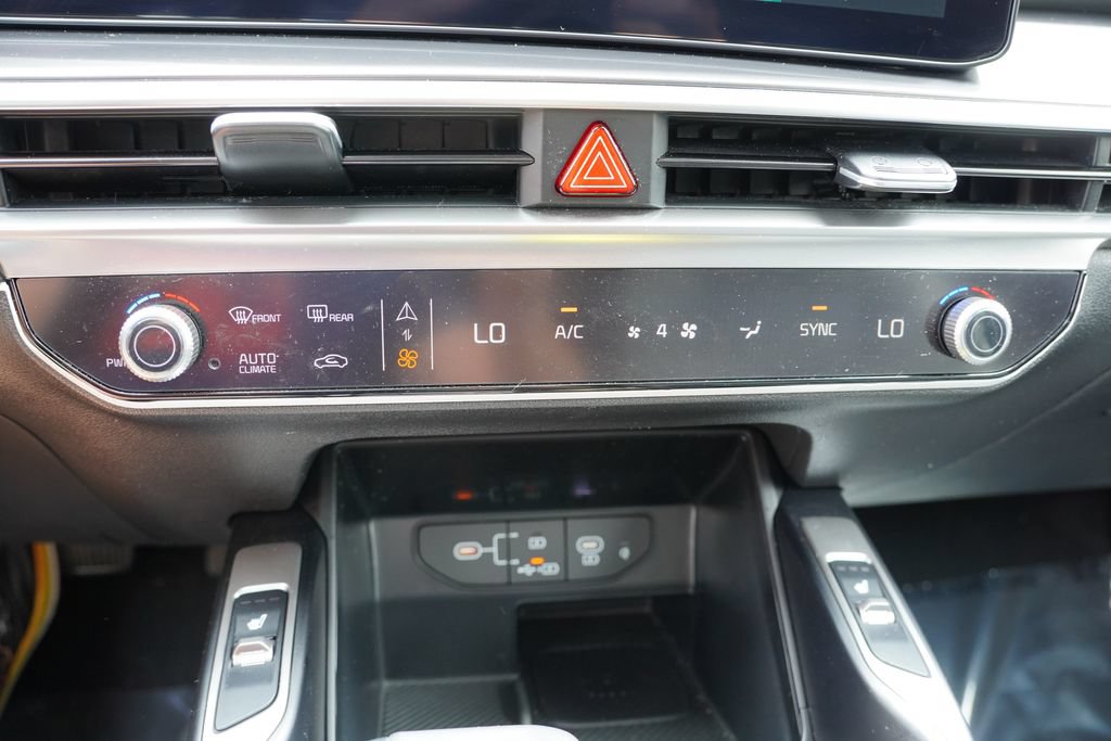 Certified 2024 Kia Sorento S w/ Panoramic Sunroof Package AWD/4WD image 29