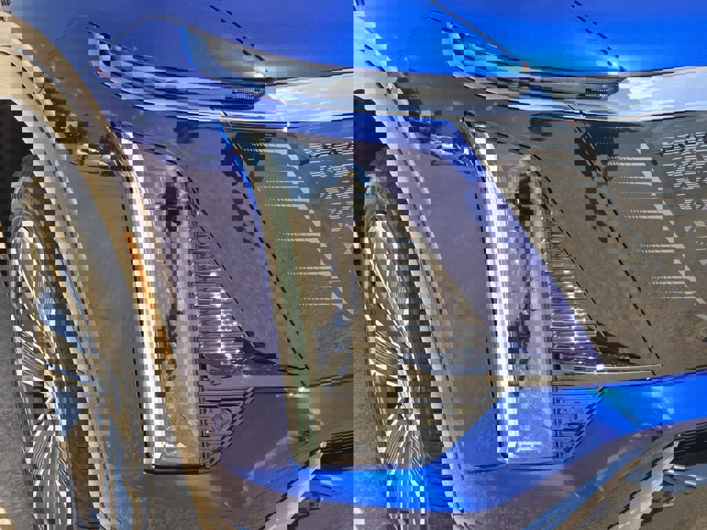 New 2026 Cadillac Vistiq Sport w/ LPO, Floor Liner Package image 9