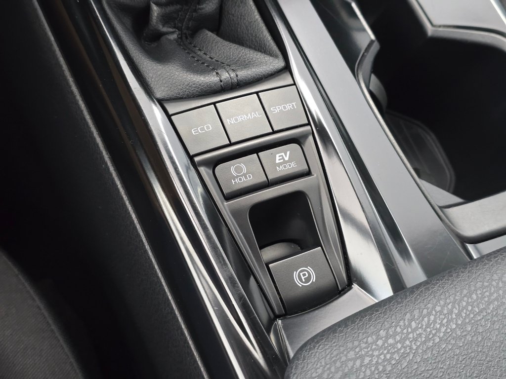 Used 2025 Toyota Camry LE FWD image 30
