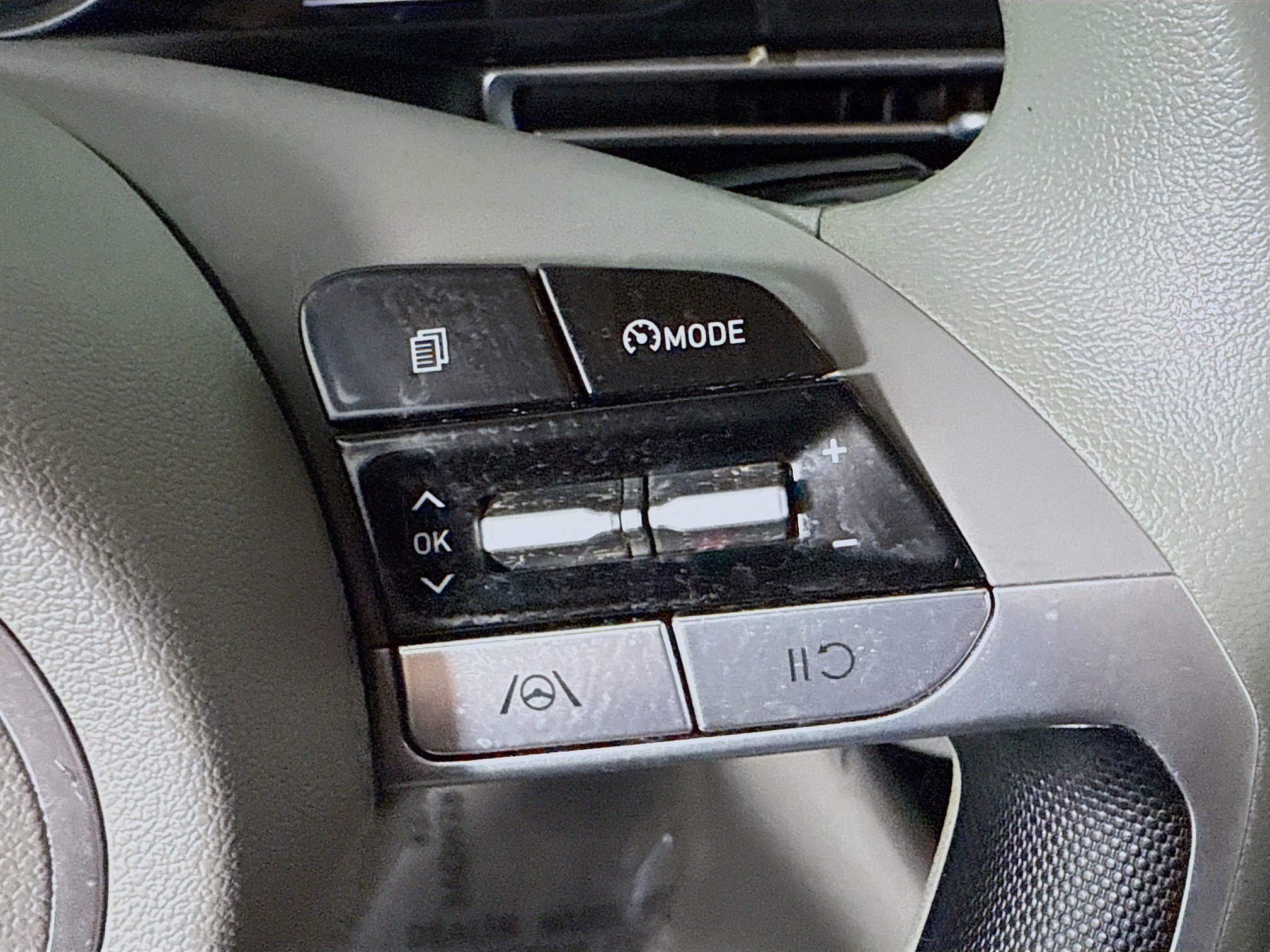 Used 2023 Hyundai Elantra SE image 15