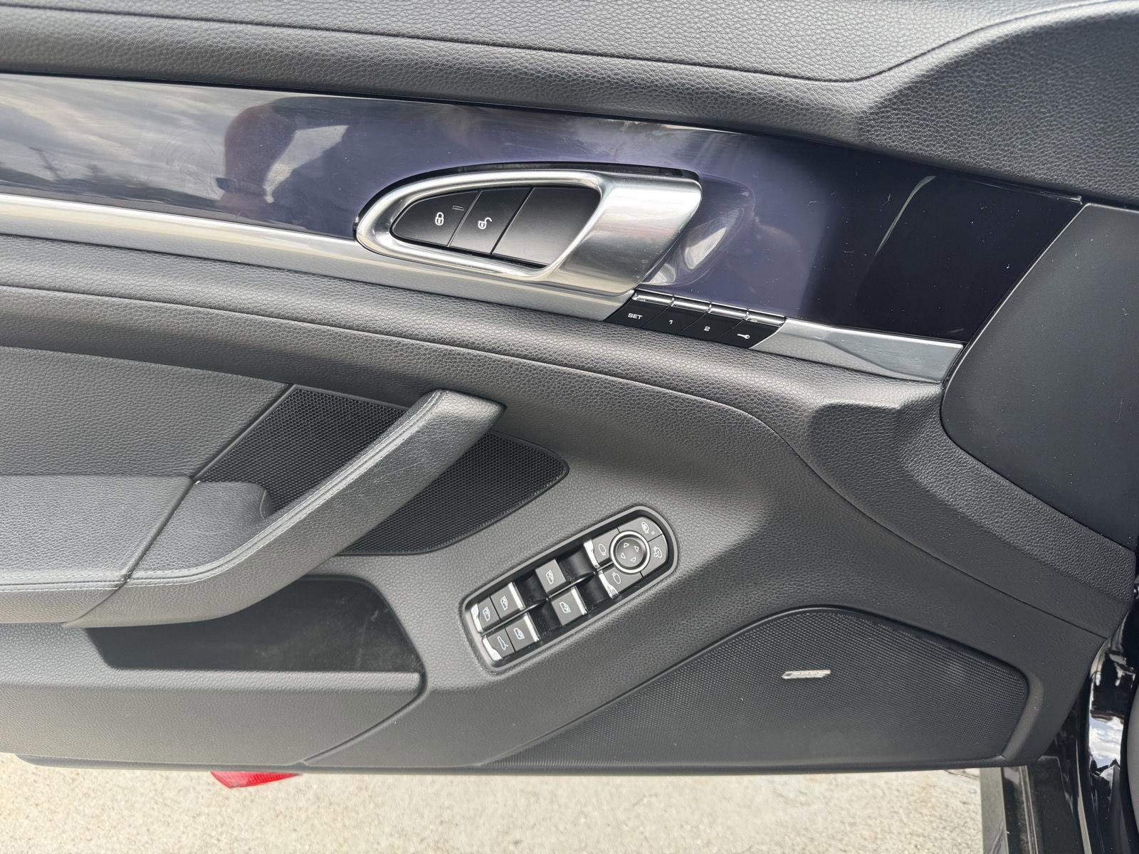 Used 2014 Porsche Panamera 4 image 5