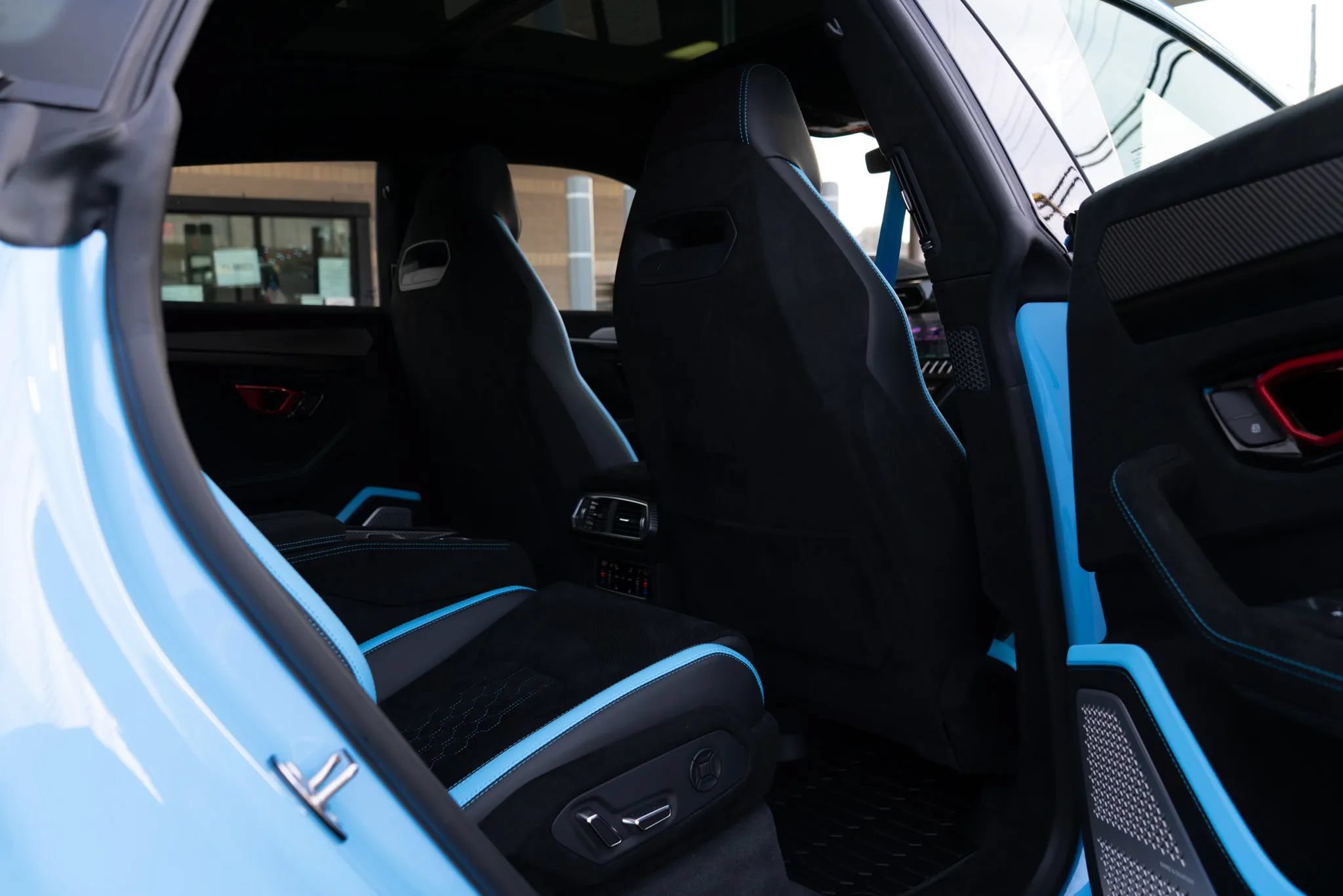 Used 2024 Lamborghini Urus Performante AWD/4WD image 32