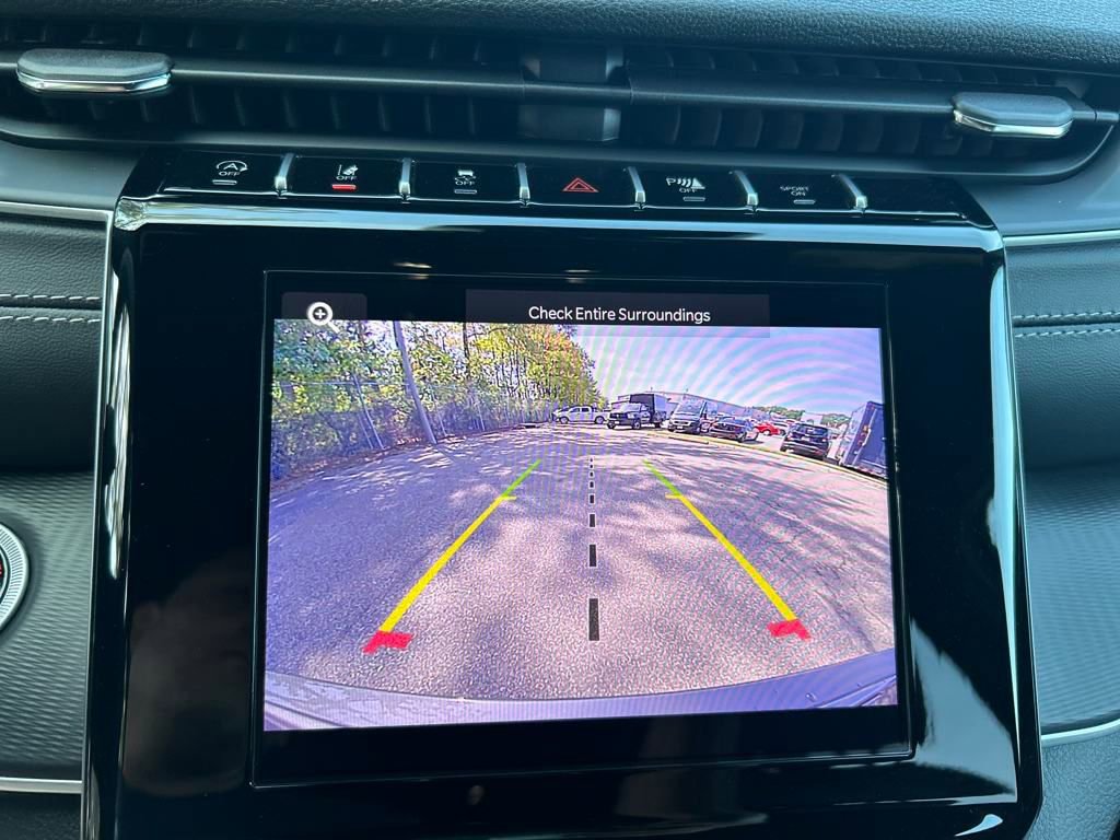 New 2025 Jeep Grand Cherokee Altitude image 17