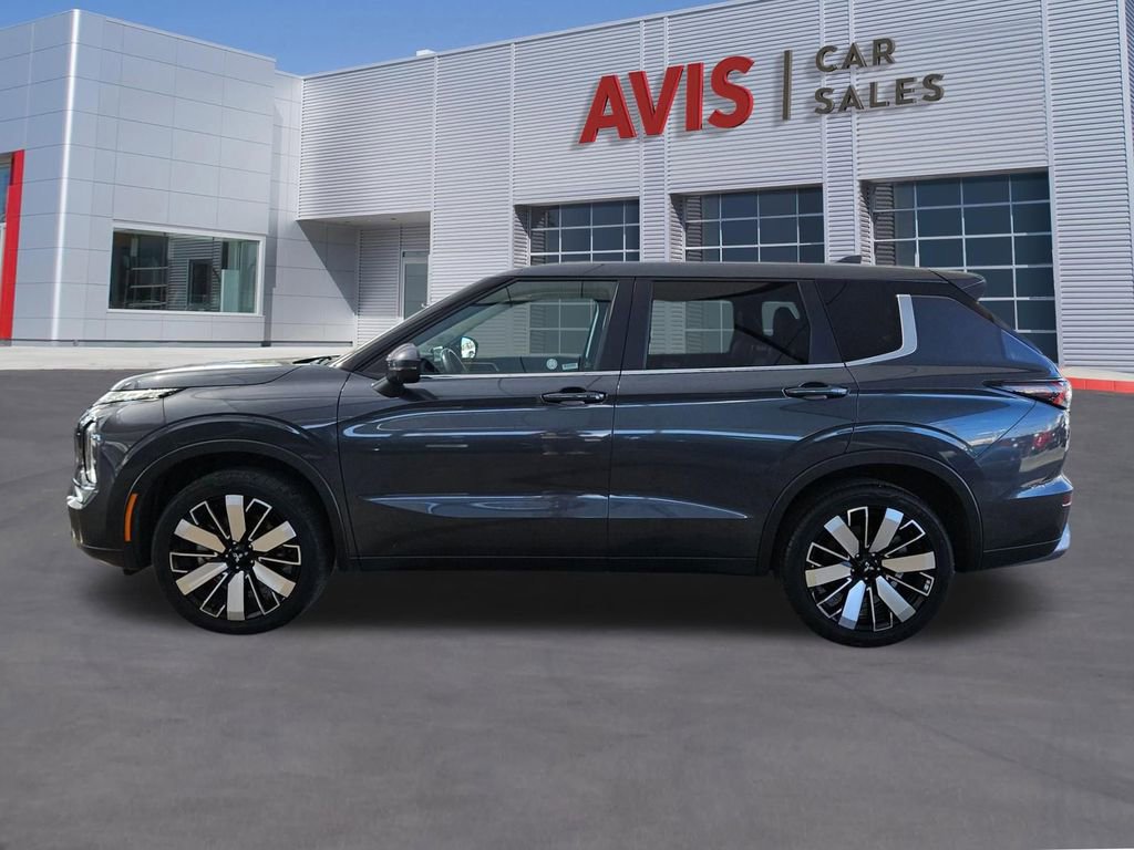 Used 2025 Mitsubishi Outlander SE AWD/4WD image 2