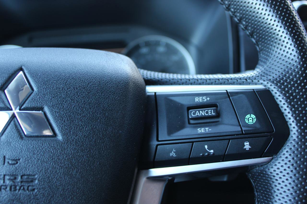 Used 2024 Mitsubishi Outlander SE Black Edition image 20