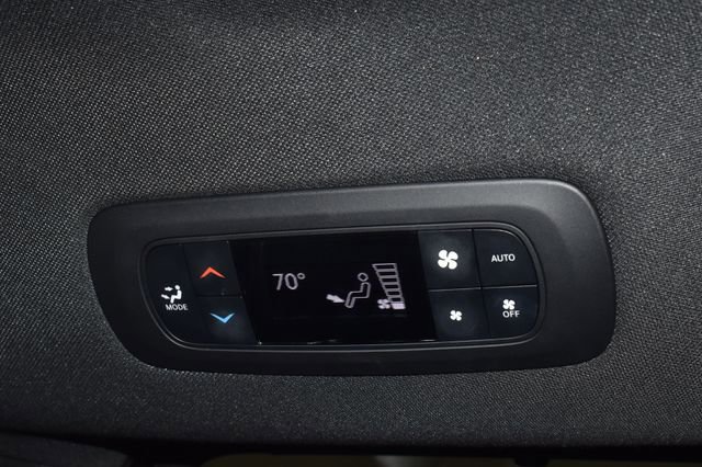 Certified 2025 Chrysler Pacifica Select image 31