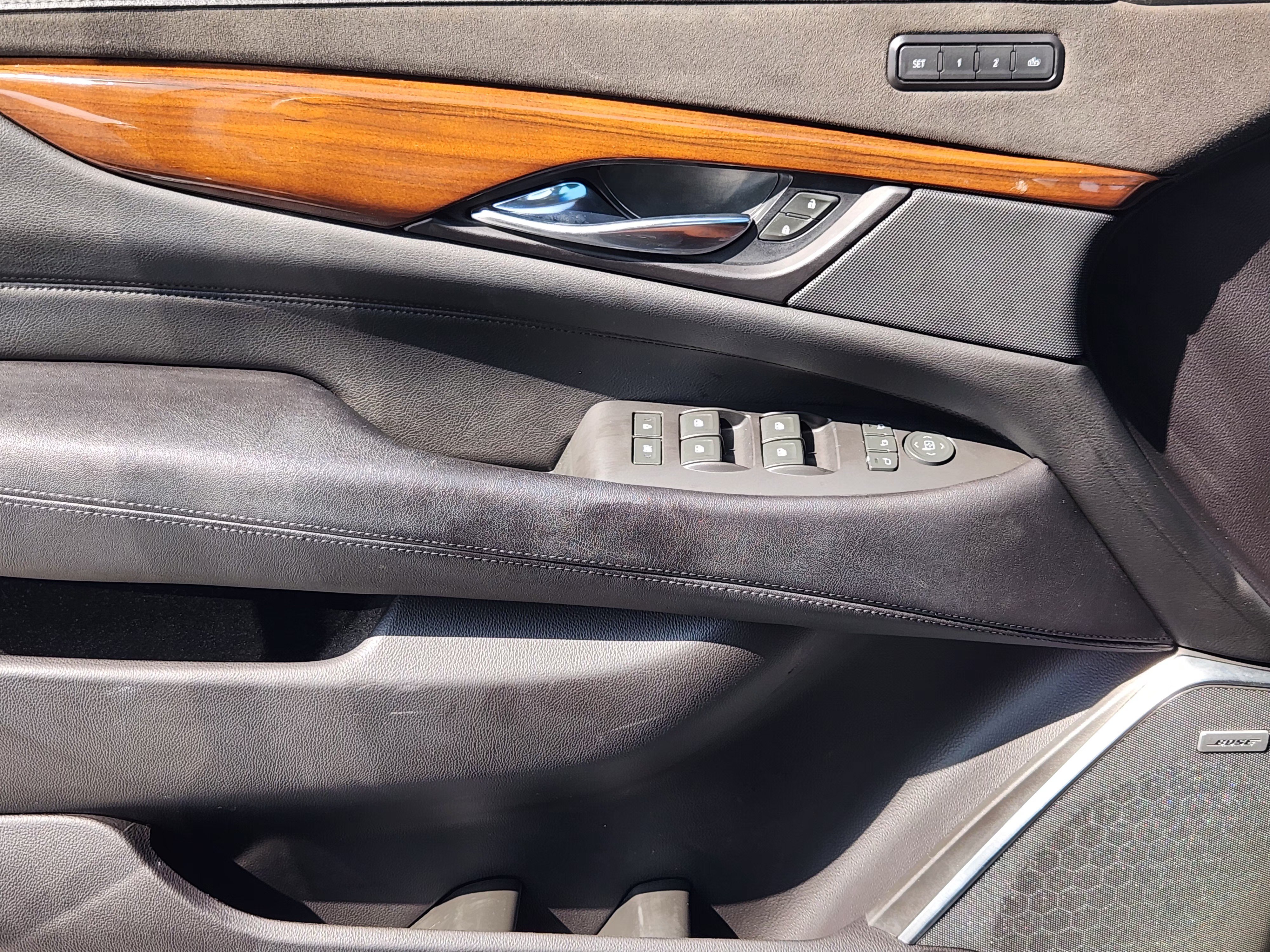 Used 2019 Cadillac Escalade Premium Luxury w/ Escalade Sport Edition RWD image 23