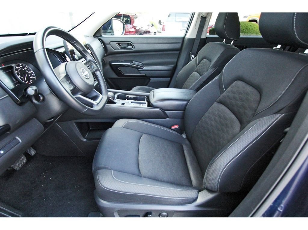 Certified 2024 Nissan Pathfinder SV FWD image 6