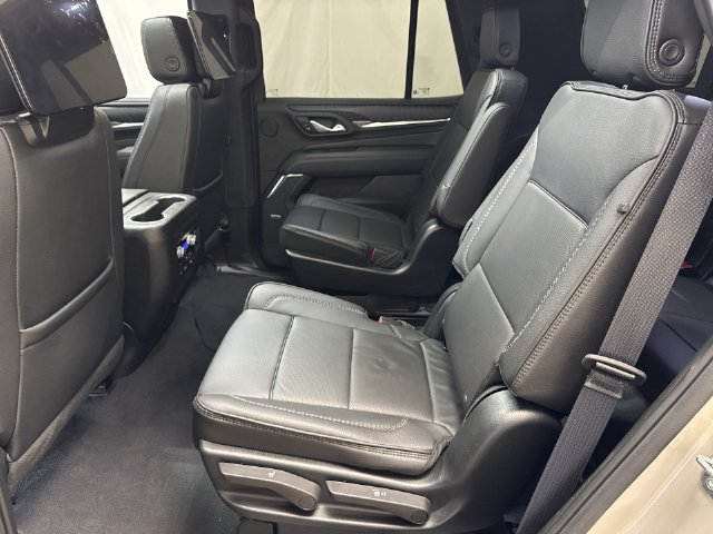 Used 2024 GMC Yukon Denali w/ Advanced Technology Package AWD/4WD image 13
