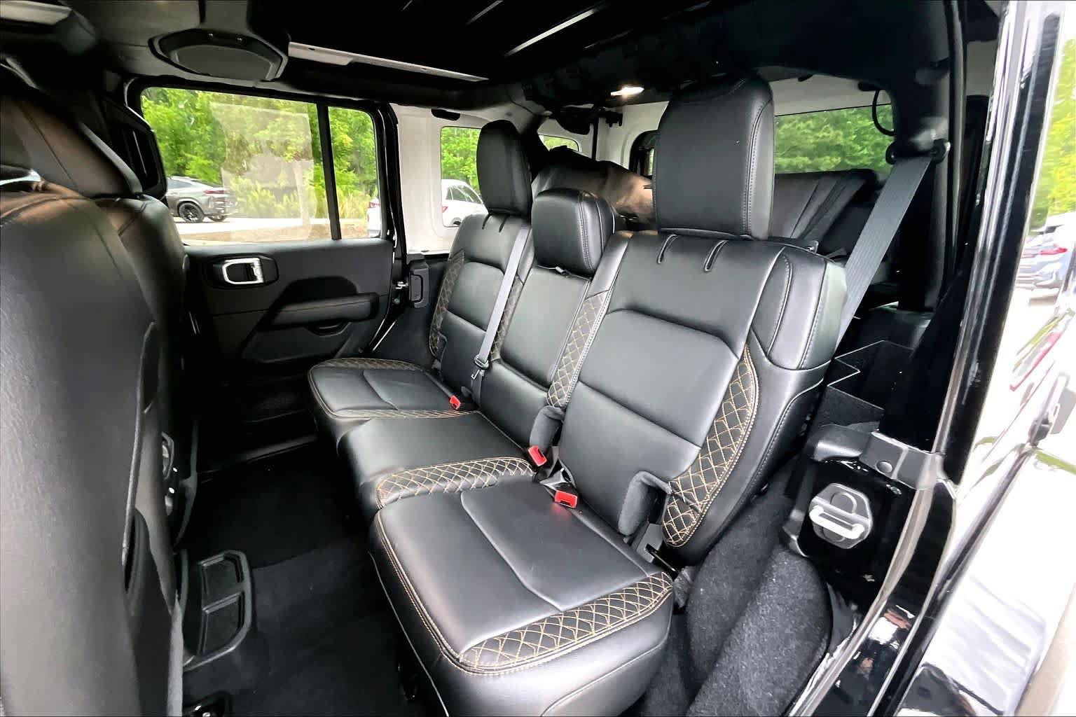 Used 2021 Jeep Wrangler Unlimited Sahara AWD/4WD image 21