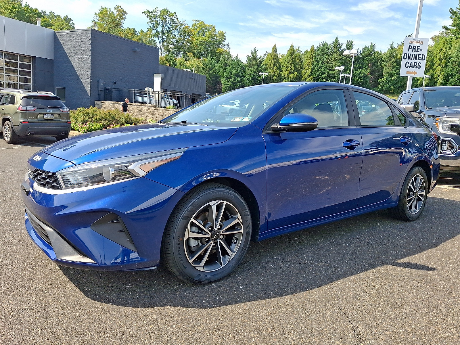 Used 2023 Kia Forte LXS w/ LXS Technology Package FWD image 3