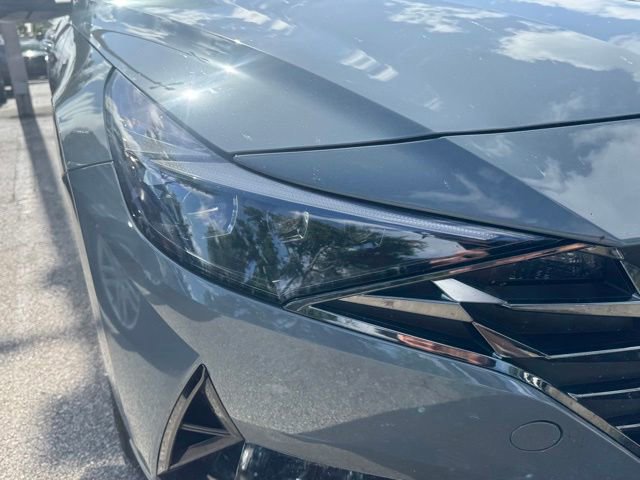 Used 2023 Hyundai Elantra Limited w/ Preferred Accessory Package FWD image 8