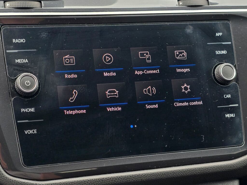 Used 2020 Volkswagen Tiguan SE image 35