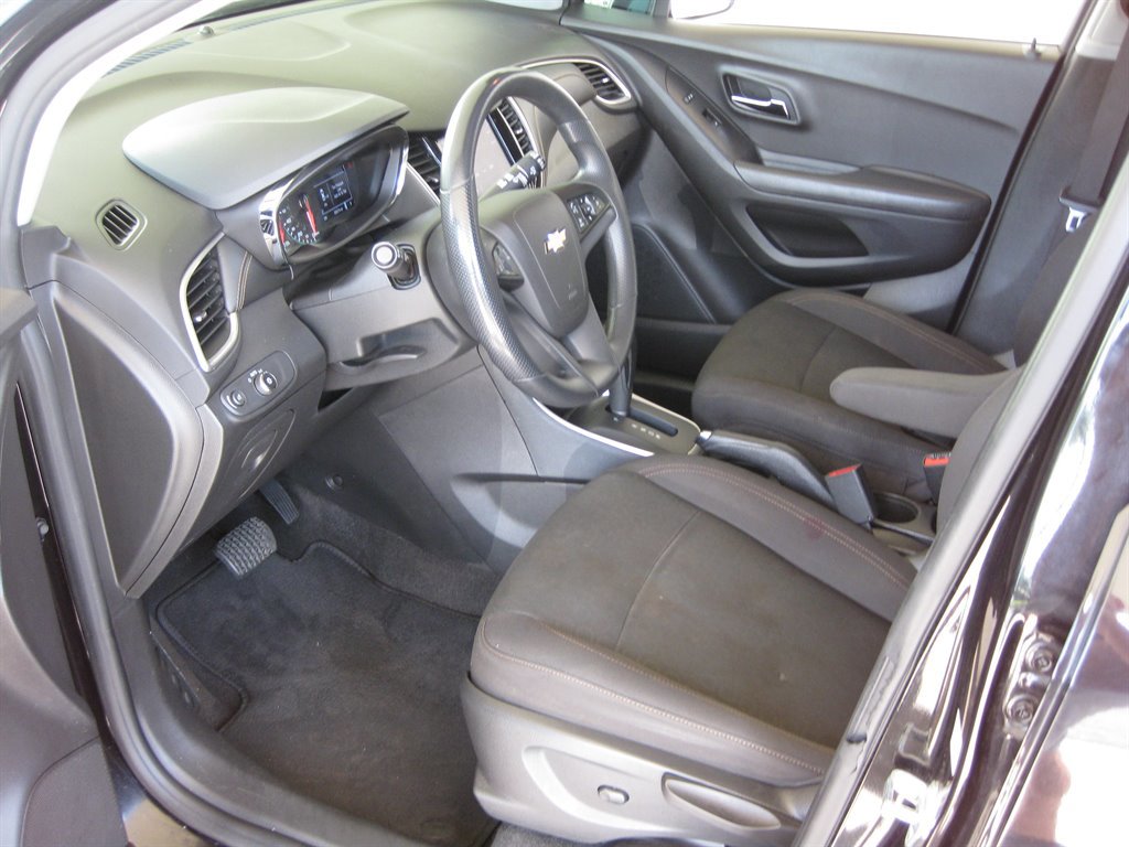 Used 2020 Chevrolet Trax LS w/ Tint and Cruise Package image 11