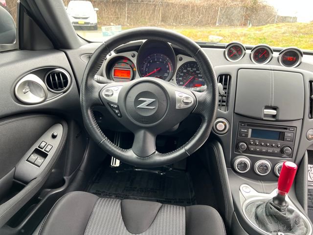 Used 2020 Nissan 370Z w/ Sport Package image 15