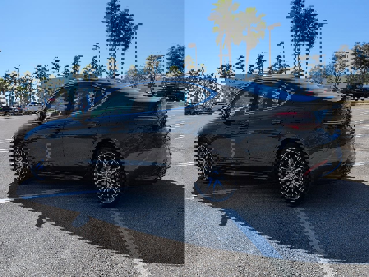 Used 2023 Genesis G70 2.0T image 6