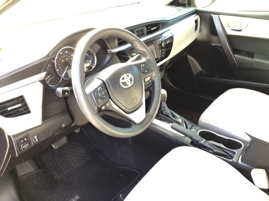Used 2015 Toyota Corolla LE FWD image 6