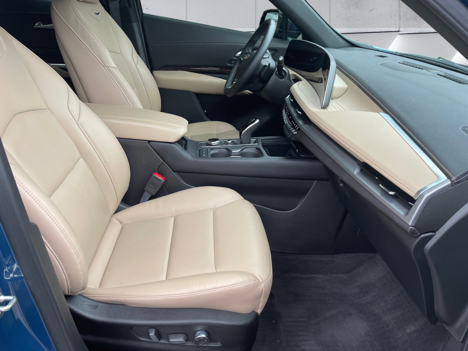 Used 2025 Cadillac XT4 Premium Luxury w/ Cold Weather Package image 16