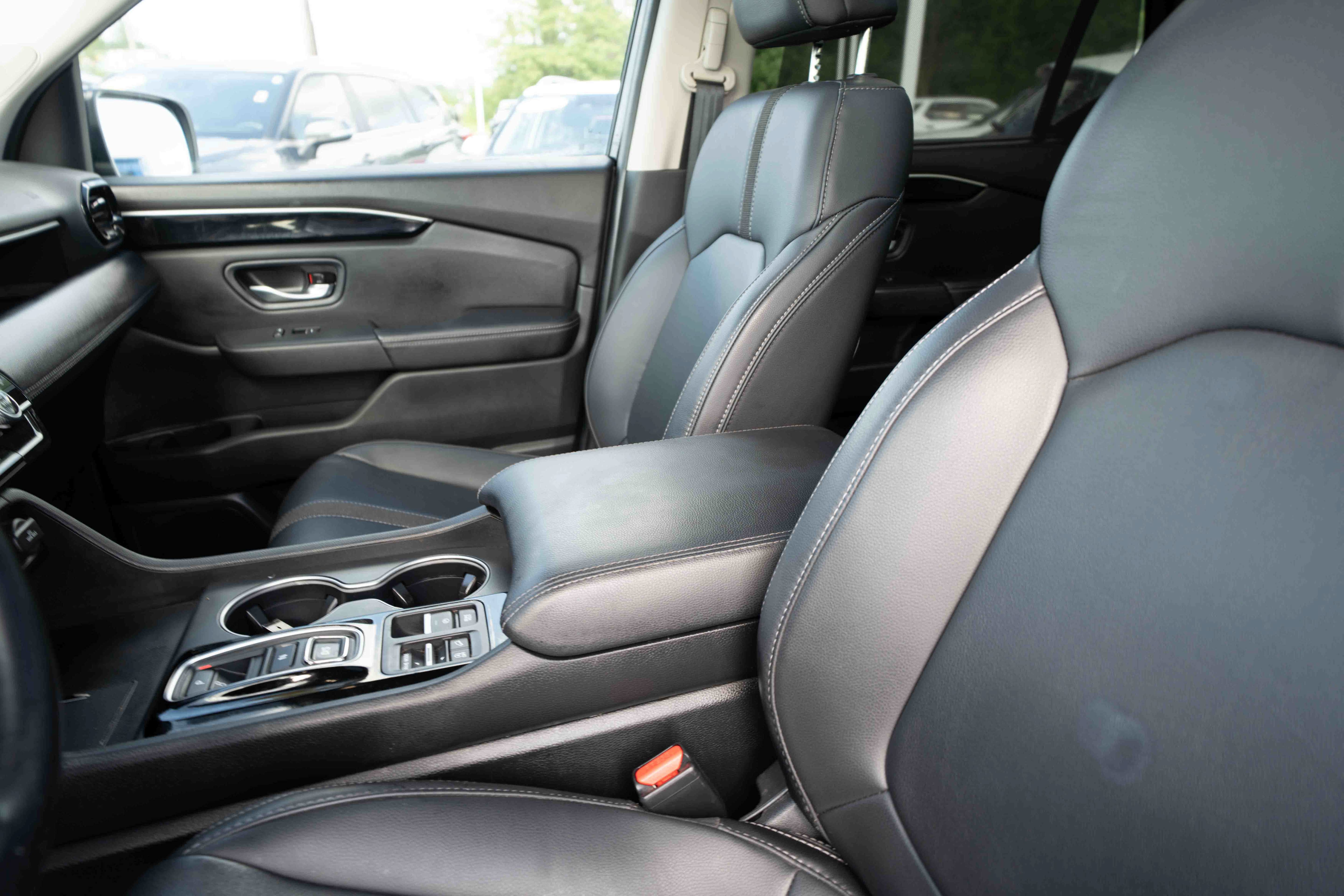 Used 2025 Honda Pilot Touring image 10