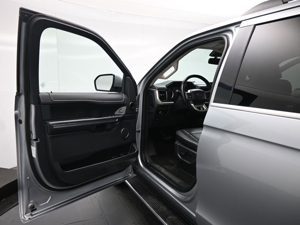 Certified 2023 Ford Expedition Max XLT image 9