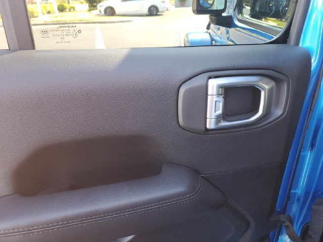 Used 2022 Jeep Wrangler Unlimited Sahara AWD/4WD image 16