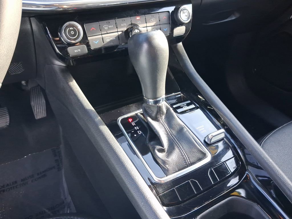 Used 2023 Jeep Compass Limited image 22