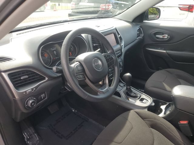 Used 2019 Jeep Cherokee Latitude w/ Popular Appearance Group FWD image 13