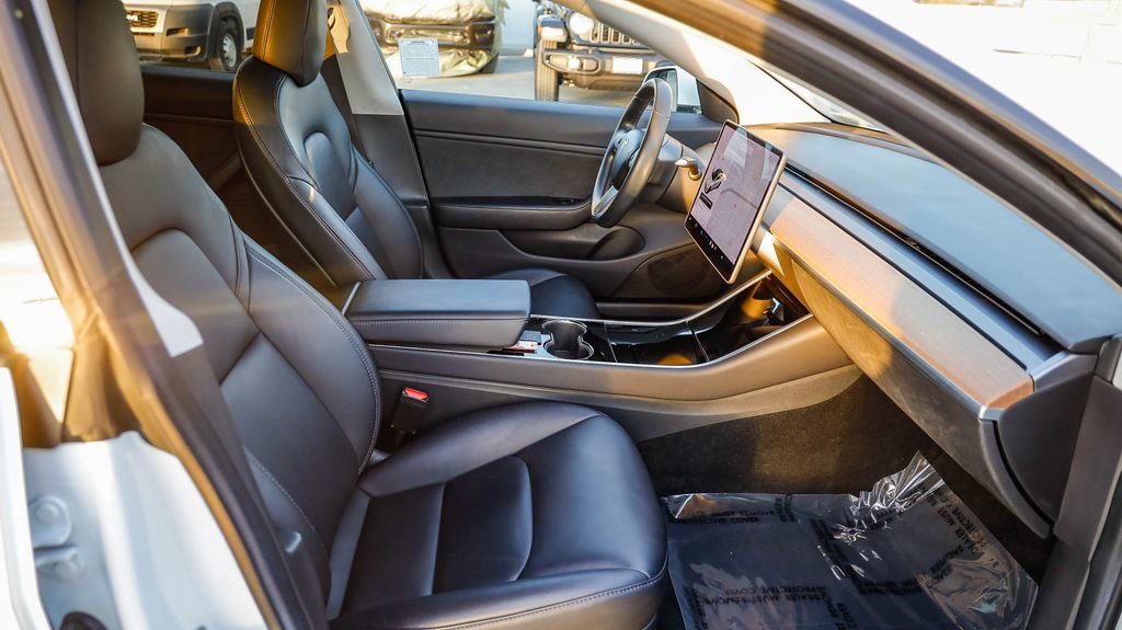 Used 2018 Tesla Model 3 image 17