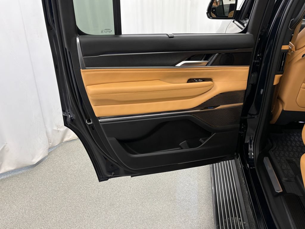 Certified 2025 Jeep Grand Wagoneer Series III w/ Rear Seat Video Group 1 AWD/4WD image 46