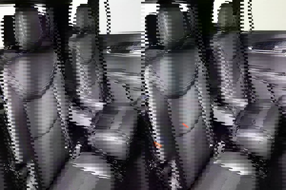 Used 2025 Cadillac XT6 Premium Luxury image 43