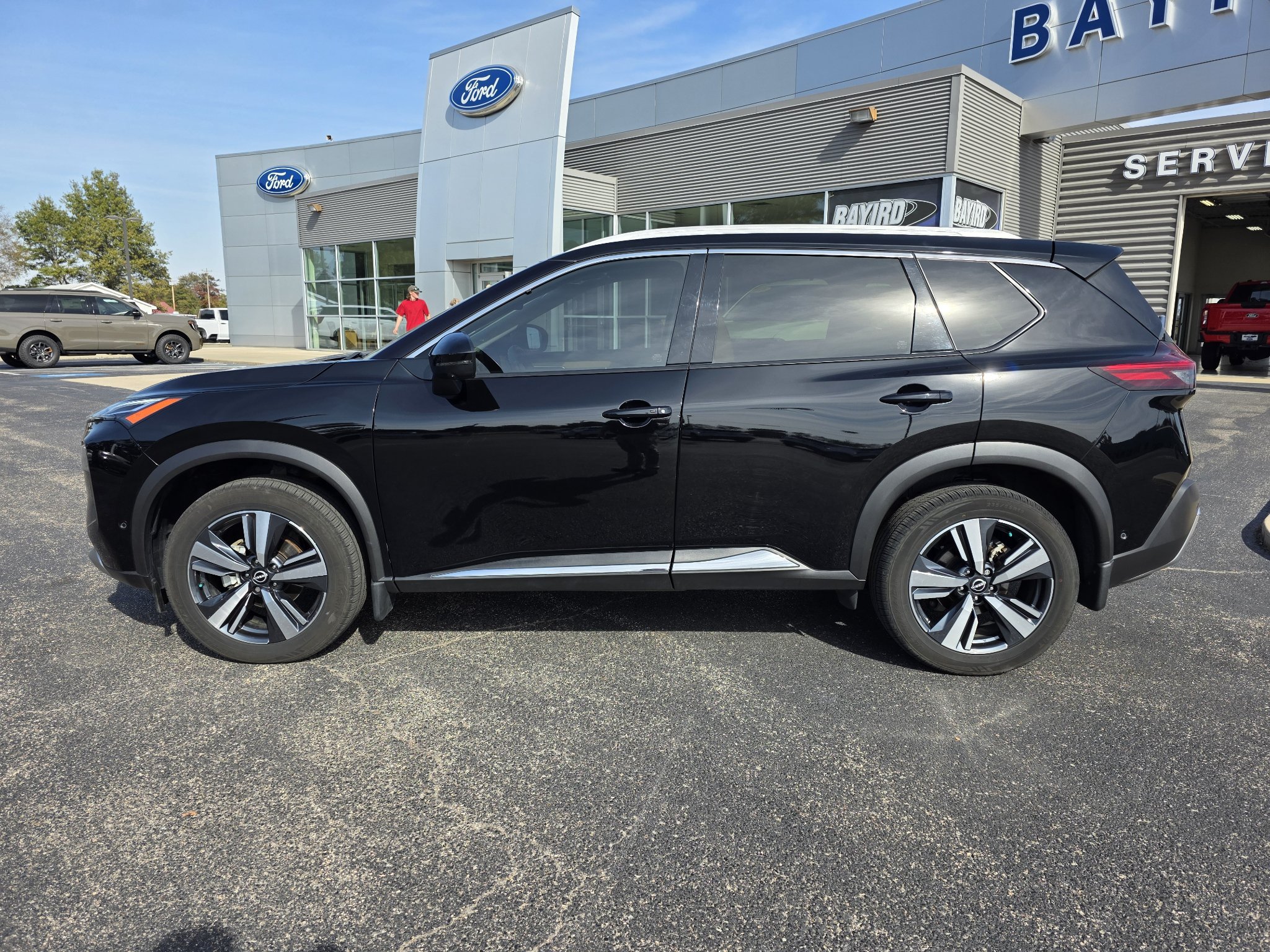 Used 2023 Nissan Rogue Platinum FWD image 9