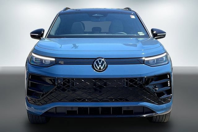 Used 2025 Volkswagen Tiguan SE R-Line AWD/4WD image 3
