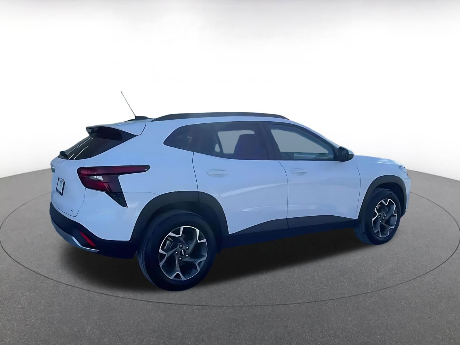 Used 2025 Chevrolet Trax LT w/ LT Convenience Package image 12