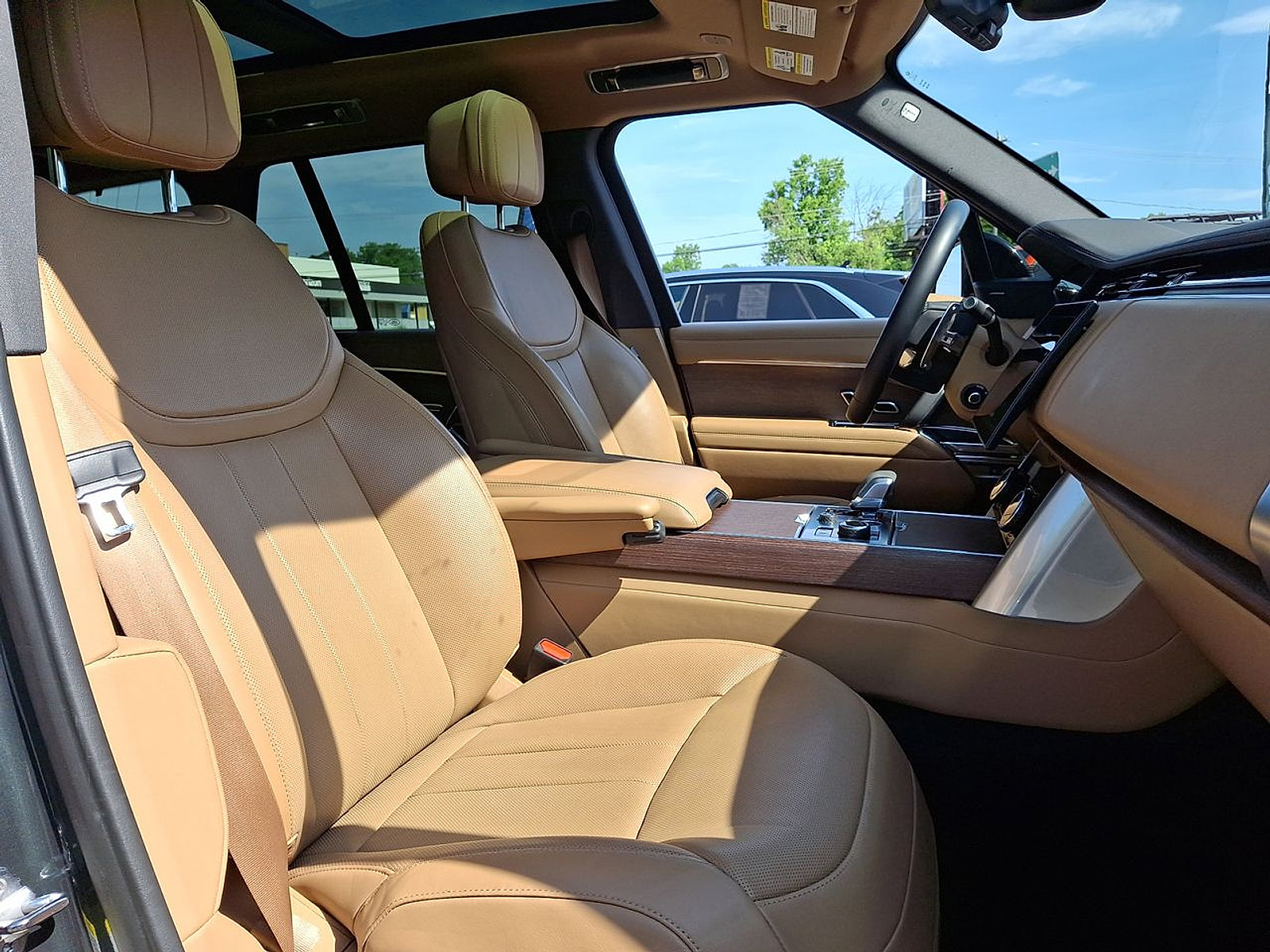 Certified 2023 Land Rover Range Rover SE AWD/4WD image 29