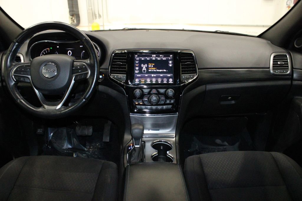 Used 2019 Jeep Grand Cherokee Laredo image 32