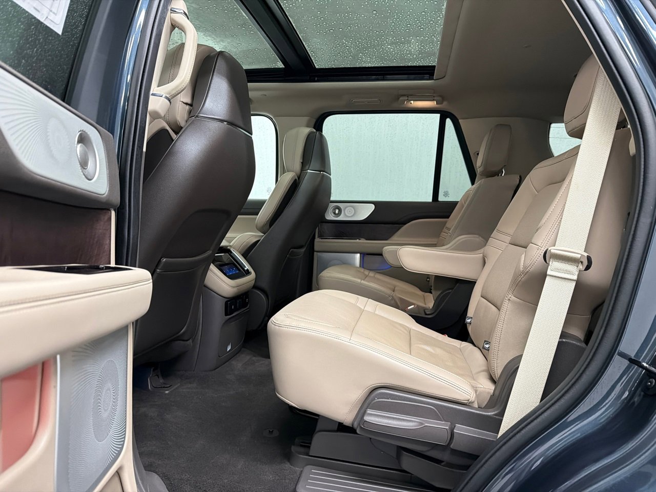 Used 2022 Lincoln Navigator Reserve image 21