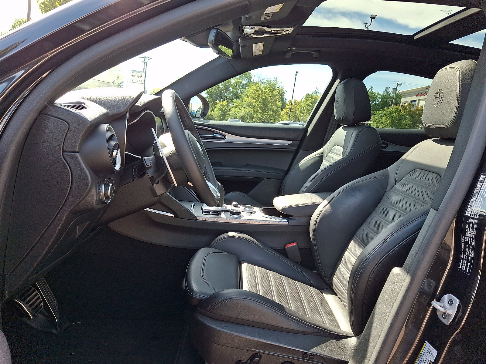 Used 2023 Alfa Romeo Stelvio Veloce AWD/4WD image 11