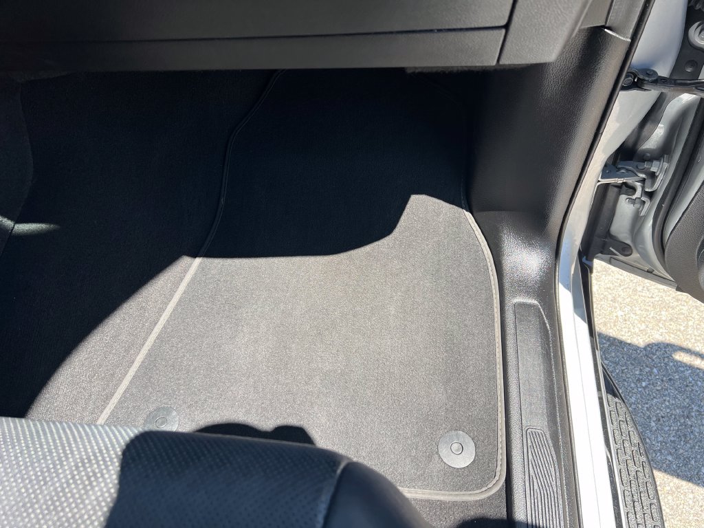 Certified 2024 Jeep Wagoneer L Series III w/ Flexible Seating Group AWD/4WD image 36