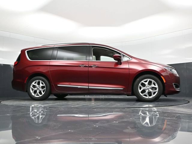Used 2020 Chrysler Pacifica Touring-L w/ Tire & Wheel Group image 61