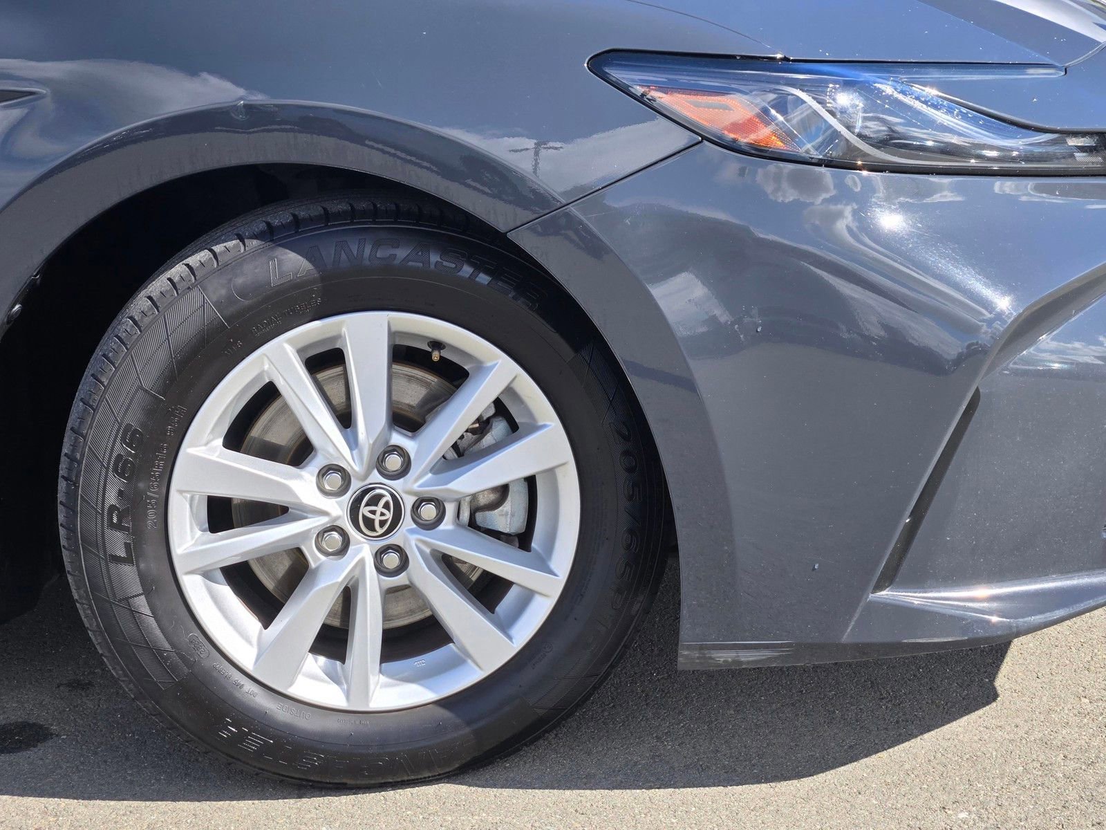Used 2025 Toyota Camry LE image 3