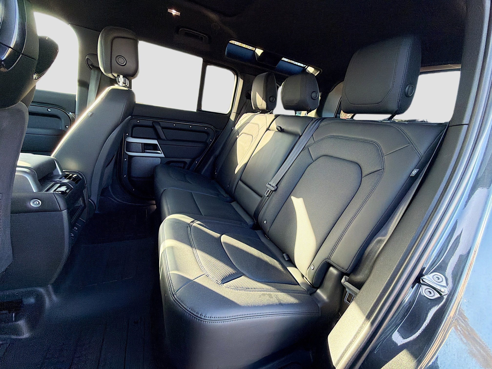 Used 2024 Land Rover Defender 110 S image 21