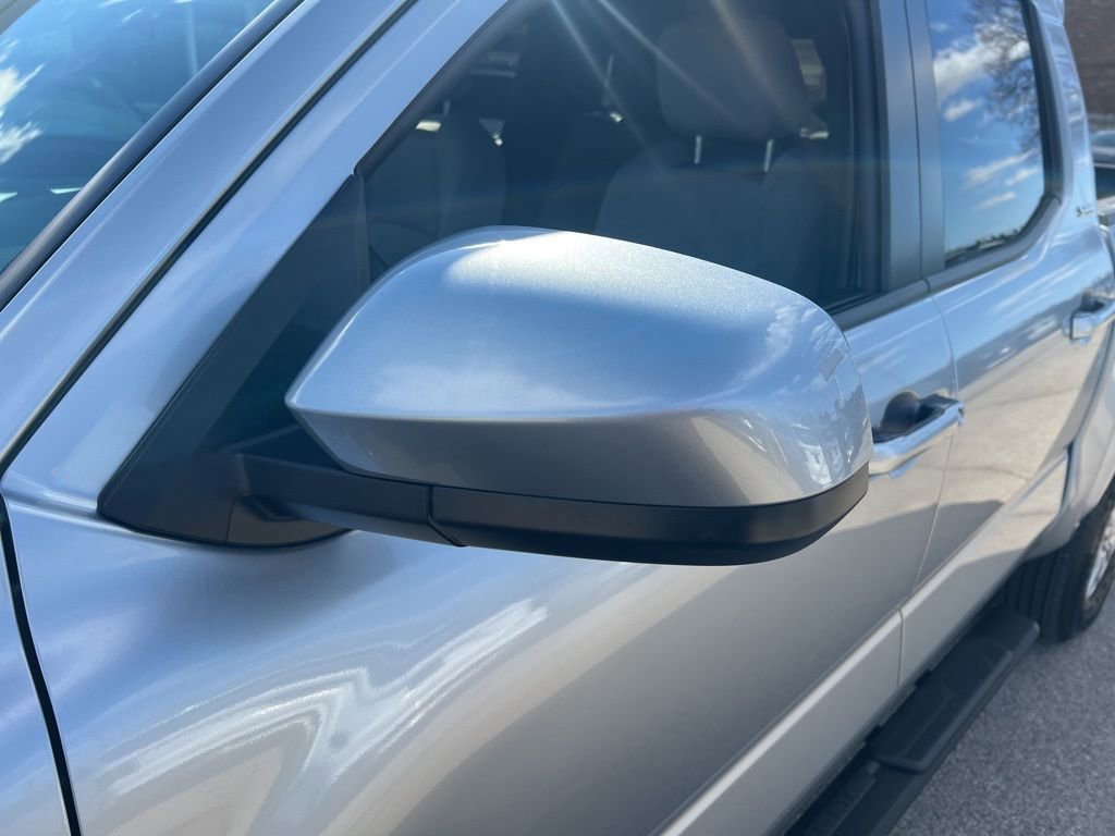 Used 2025 Toyota Tacoma SR5 AWD/4WD image 29